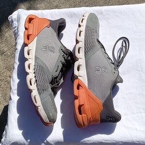 On Running Cloud Mens Cloudflyer With Helion Heel Size 9